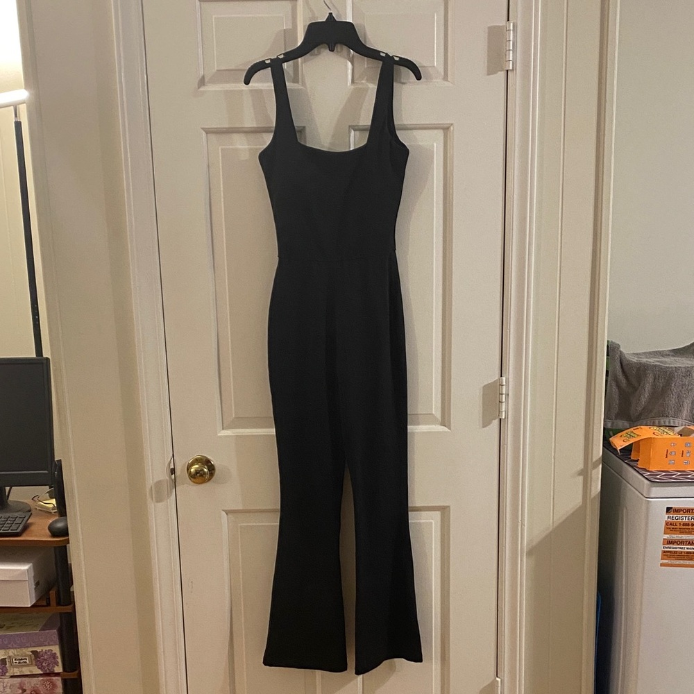 Chic Black Sleeveless Jumpsuit